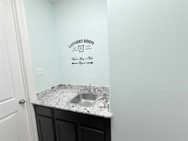 Building Photo - 13216 Green Hills Dr