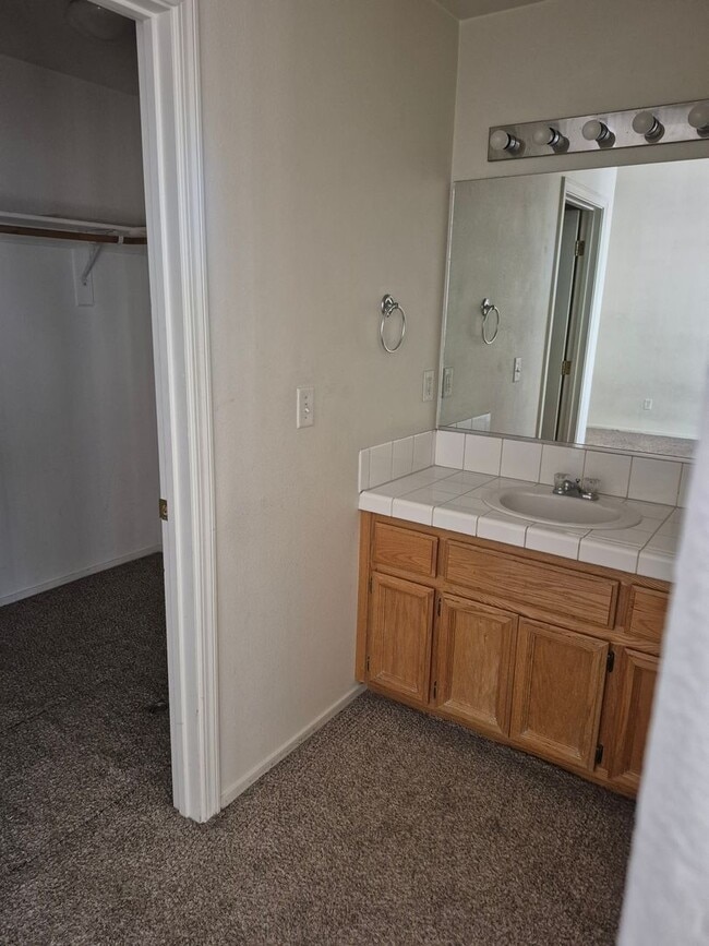 Building Photo - 290 Emigrant Way