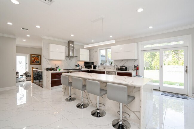 Building Photo - 105 Westervelt Pl
