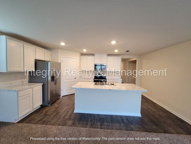 Building Photo - Newer 4 Br, 2 Bath home