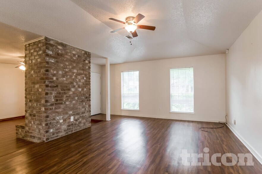 Building Photo - 4926 Algernon Dr