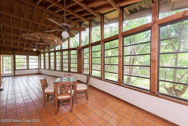 Building Photo - 508 Poinsettia Rd