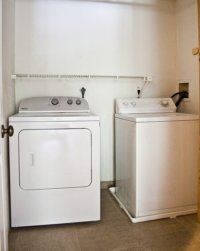 Building Photo - Demetrias Place