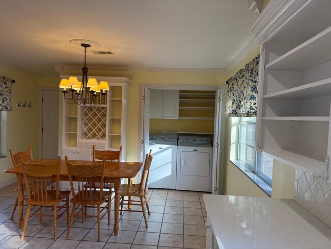 Building Photo - 1115 Salem Rd