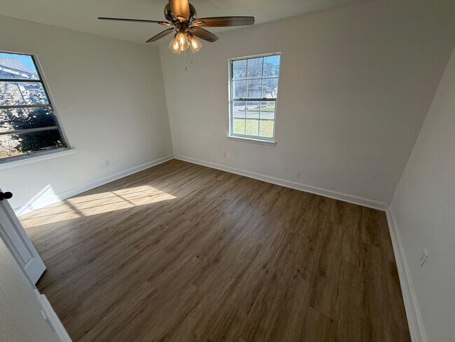 Building Photo - 8415 Glen Regal Dr