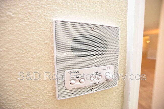 Building Photo - 1977 Wind Meadows Dr