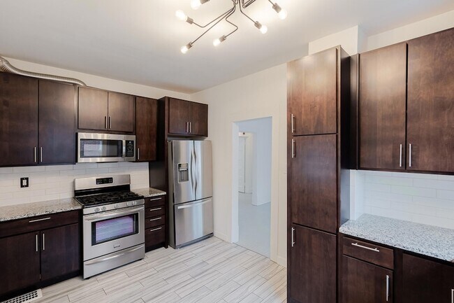 Building Photo - 306 Brown St