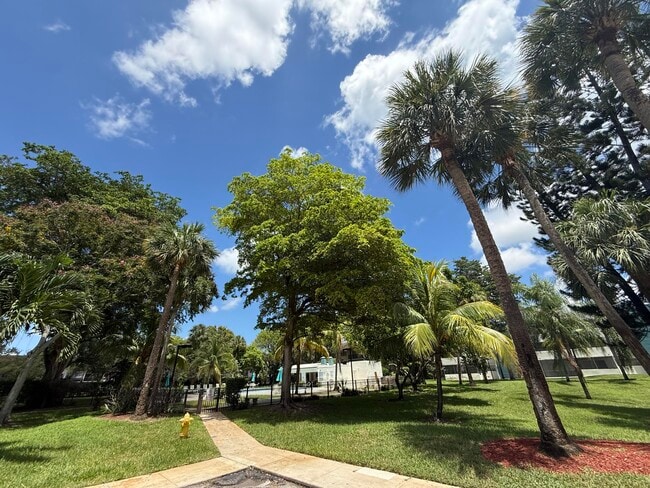 Building Photo - 5155 E Sabal Palm Blvd