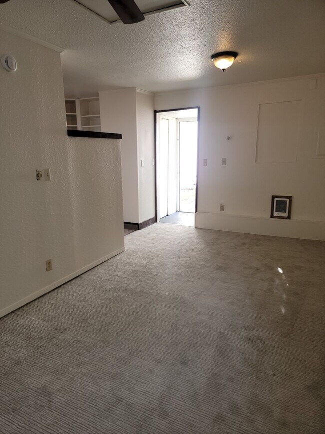 Building Photo - 4819 1/2-6645 1/2 S Fife St