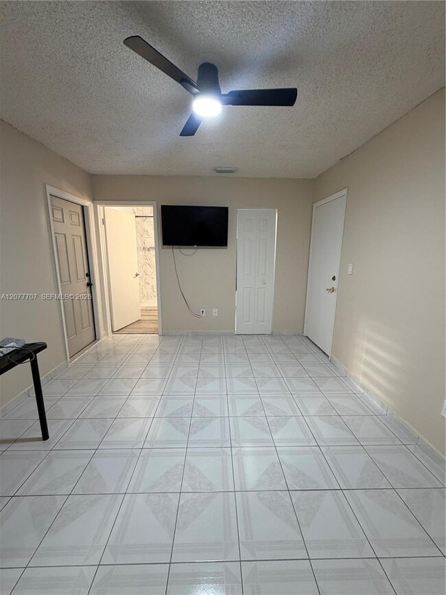 Building Photo - 2658 W 74th Terrace