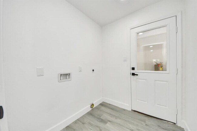 Building Photo - 14223 Ella Lee Ln