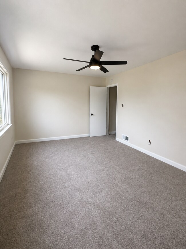 Building Photo - 8174 Kavanagh Rd
