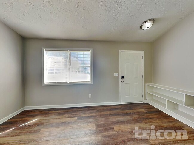 Building Photo - 868 Ashwood Crossing