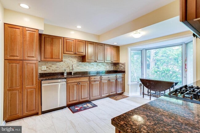 Building Photo - 6500 Wilson Ln