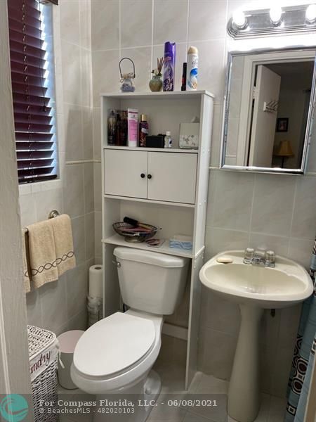 Building Photo - 671 E 59th St