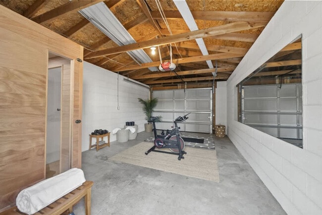 Building Photo - 530 Hanford St