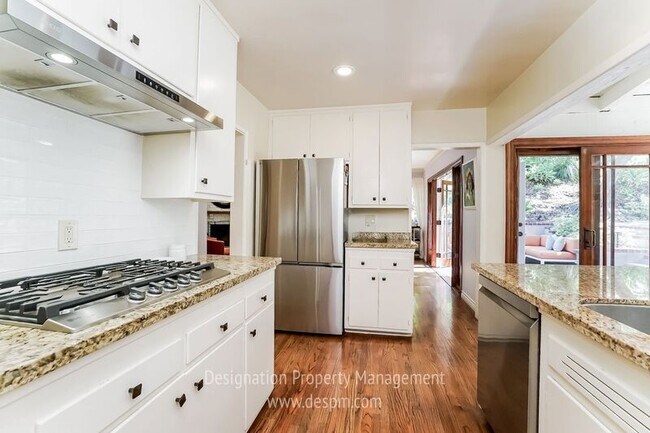 Building Photo - 360 Glenullen Dr
