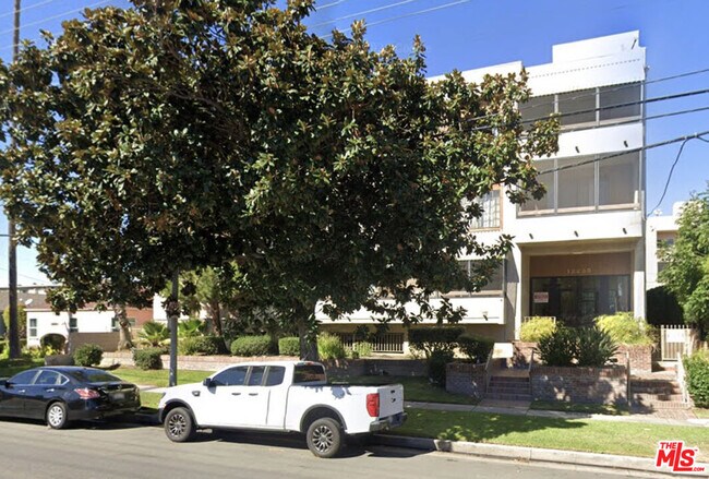 Building Photo - 12235 Magnolia Blvd
