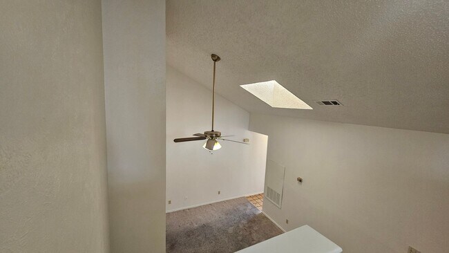 Building Photo - 544 E Windsor Dr