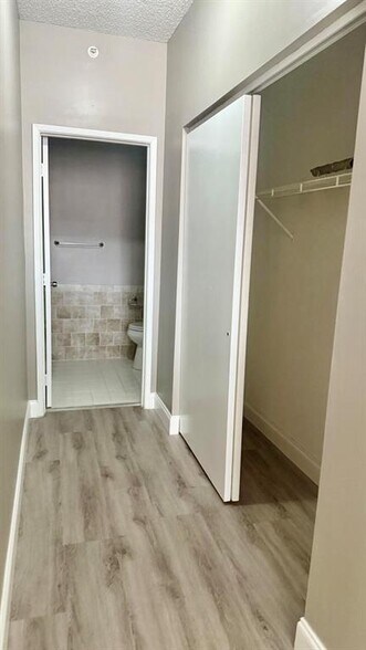 Building Photo - 6952 SW 39th St