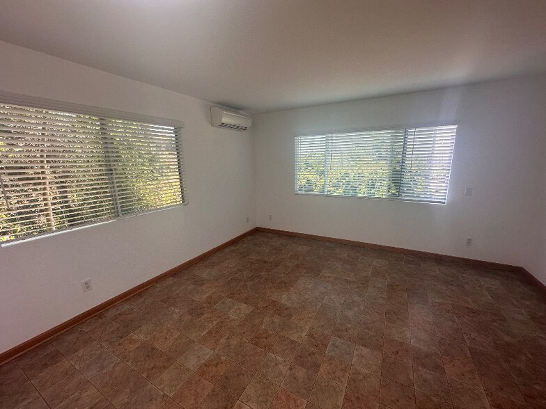 Building Photo - 1946 Monte Vista Dr