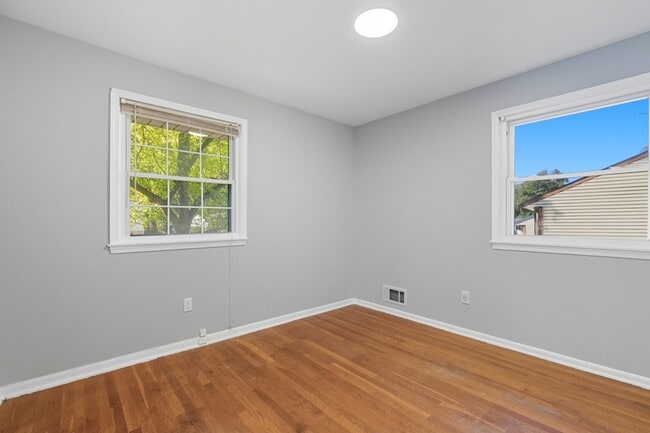 Building Photo - 7910 Beechnut Rd