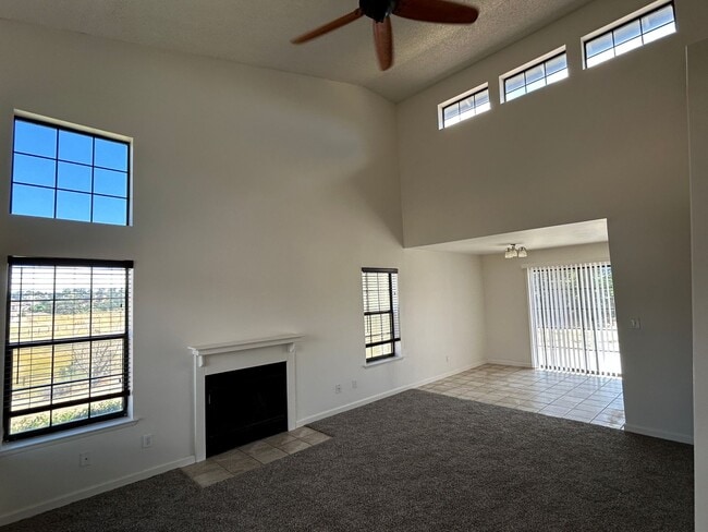 Building Photo - RENNOVATED 4 BED HOME