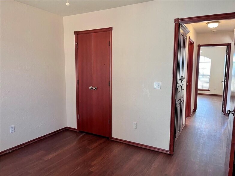 Building Photo - 628 Allison Ln