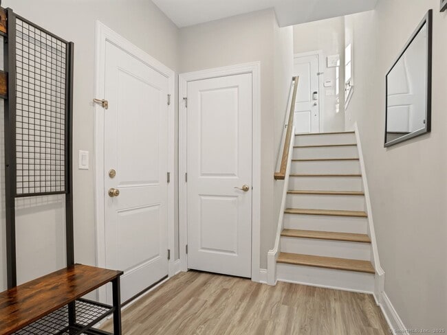 Building Photo - 22 Brentwood Cir