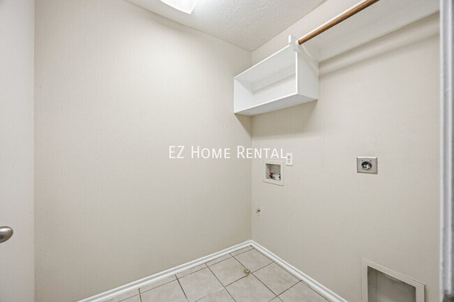 Building Photo - 14322 Mooreview Ln