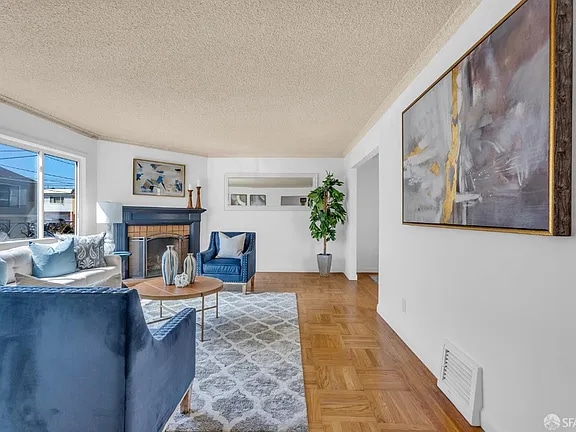 Building Photo - 38 Fredson Ct