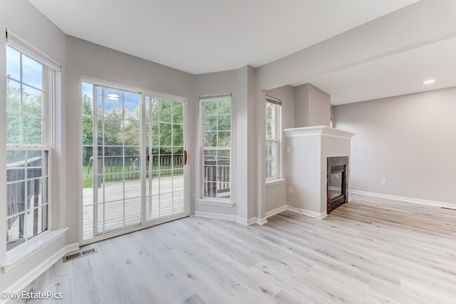 Building Photo - 4749 Grove Ct