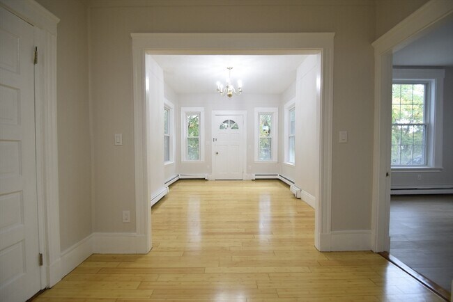 Building Photo - 24 St James St