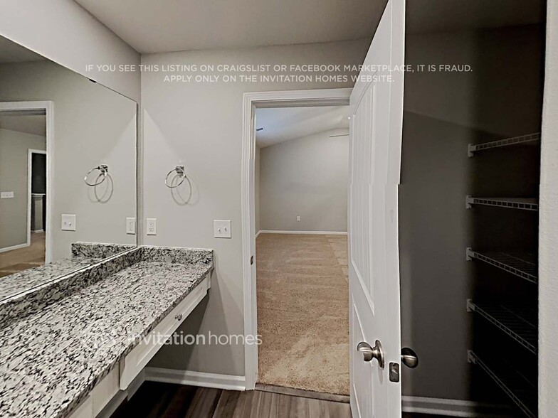 Building Photo - 589 Belcaro Dr