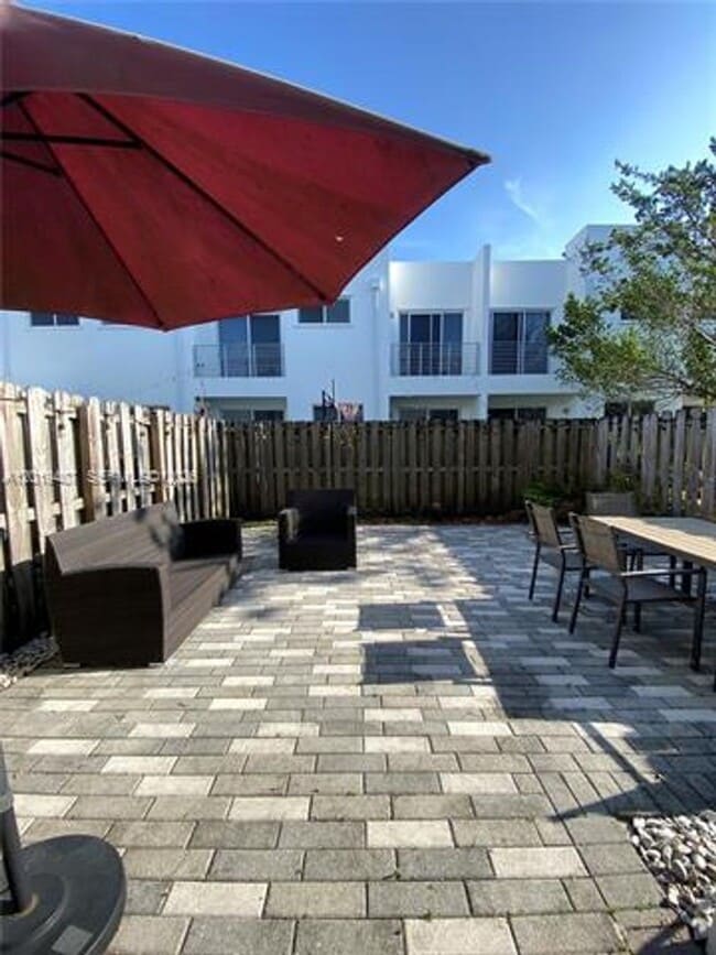 Building Photo - 10241 NW 71st Terrace