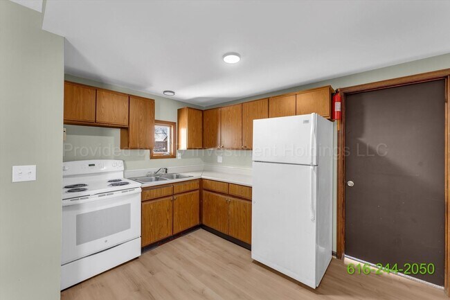 Building Photo - 110 W Elm St