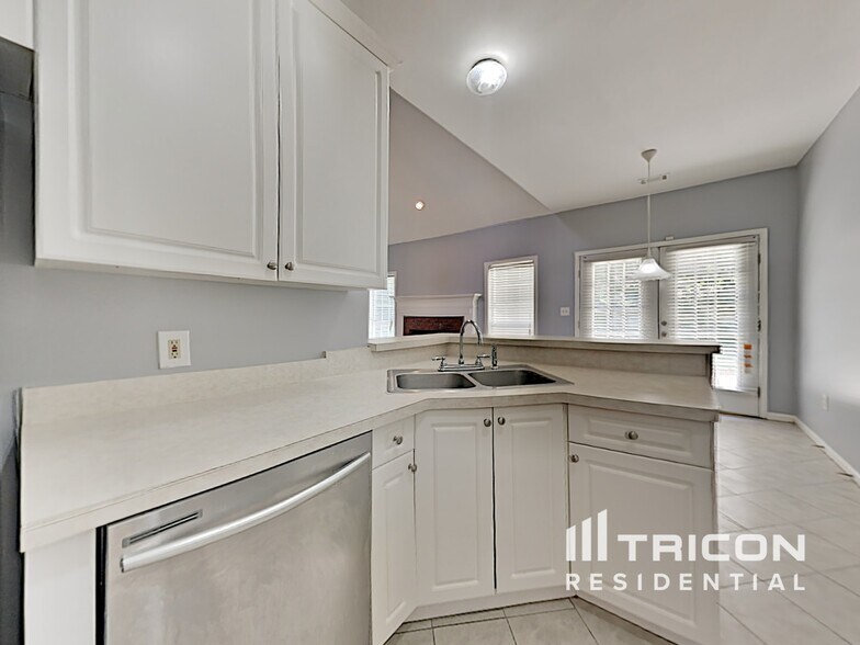Building Photo - 325 Wisteria Blvd