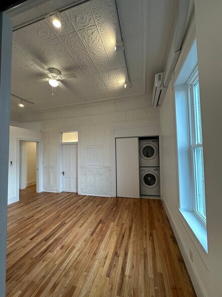 Building Photo - 204 W Washington St