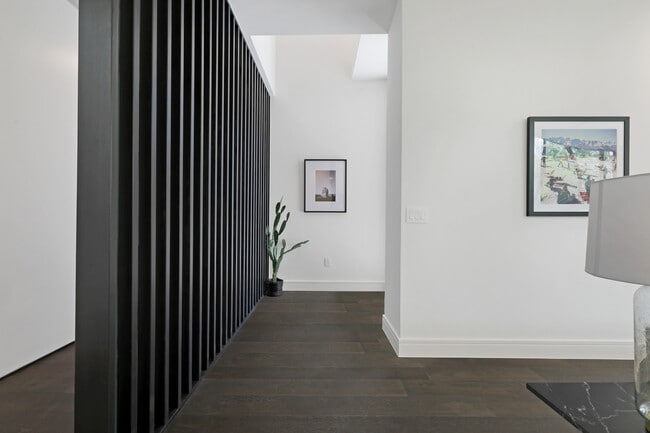 Building Photo - 2407 W 10th St