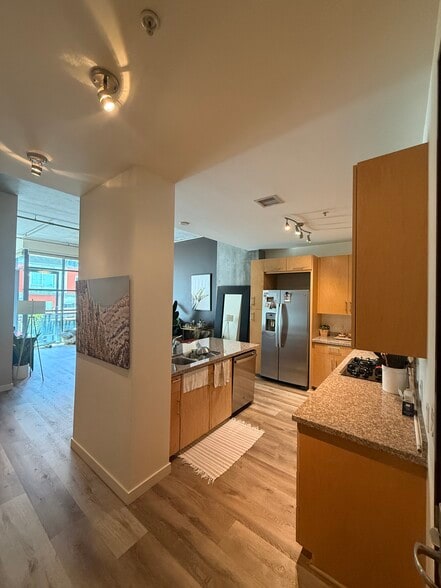 Building Photo - 1050 Island Ave