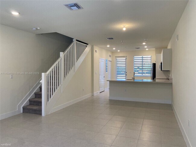 Building Photo - 3 br, 2.5 bath House - 10300 NW 66th St Ap...