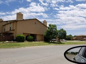 Building Photo - 8601 Memphis Dr