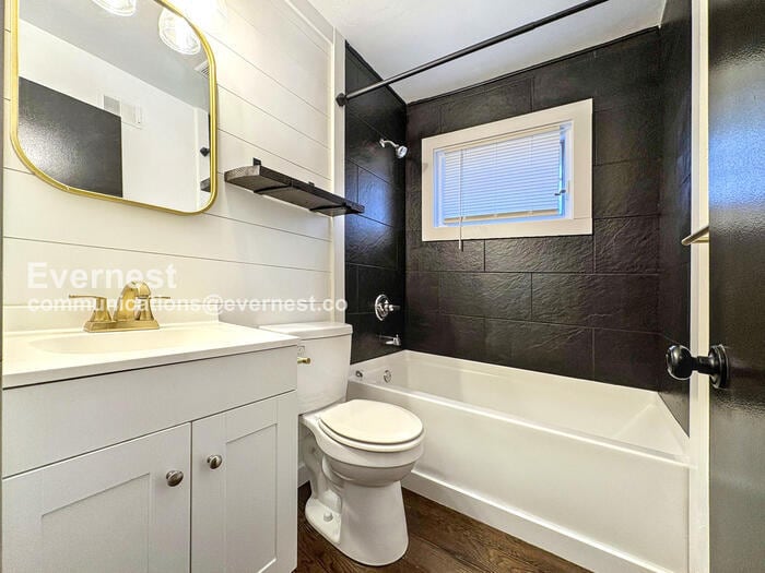 Building Photo - 9 Country Club Dr