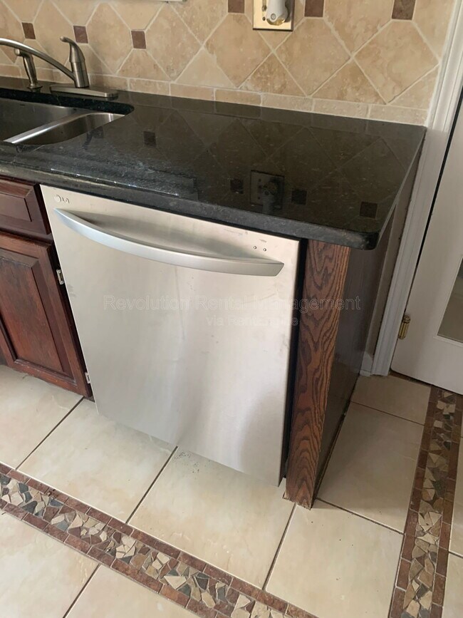 Building Photo - 8373 Brewer Rd