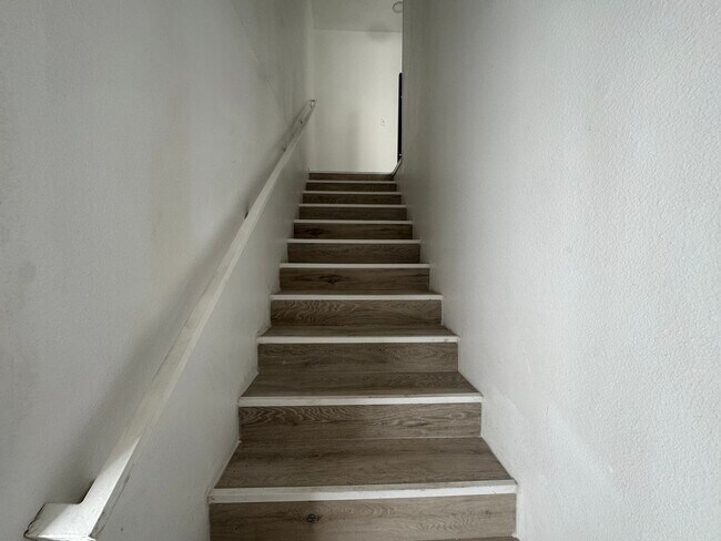 Building Photo - MeadSt221-223