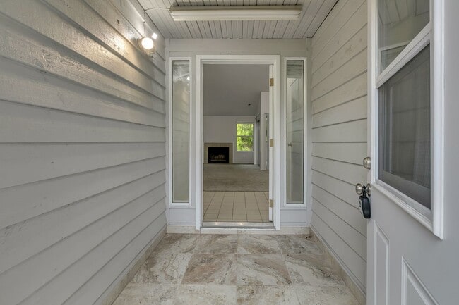 Building Photo - 3 Bedroom East Hill Home - $3,000/month