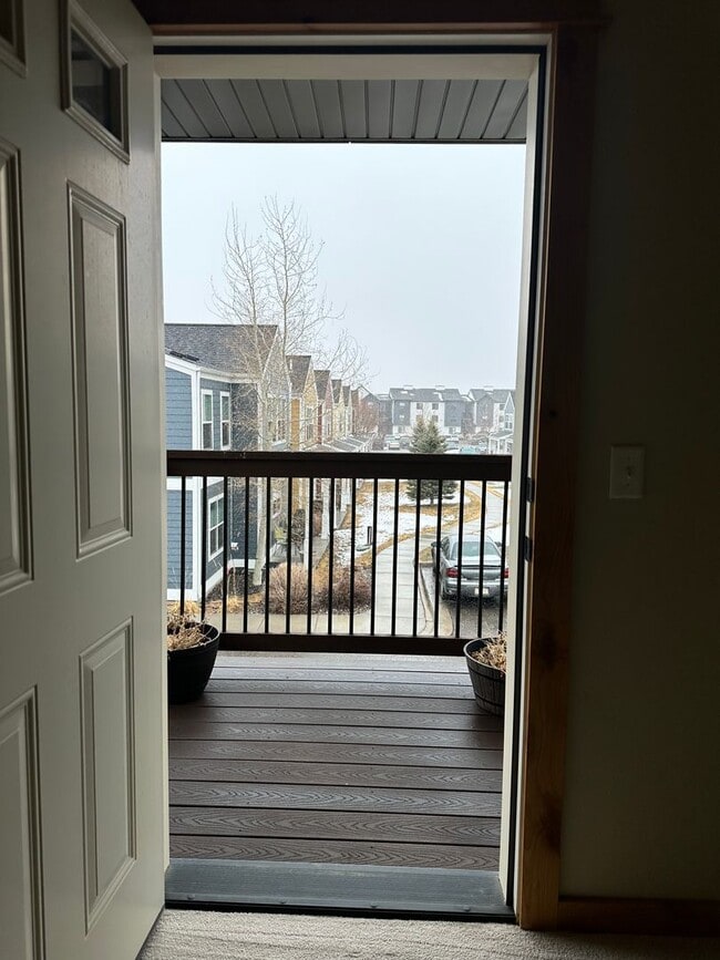 Building Photo - Large Beautiful Condo with Many Upgrades!!