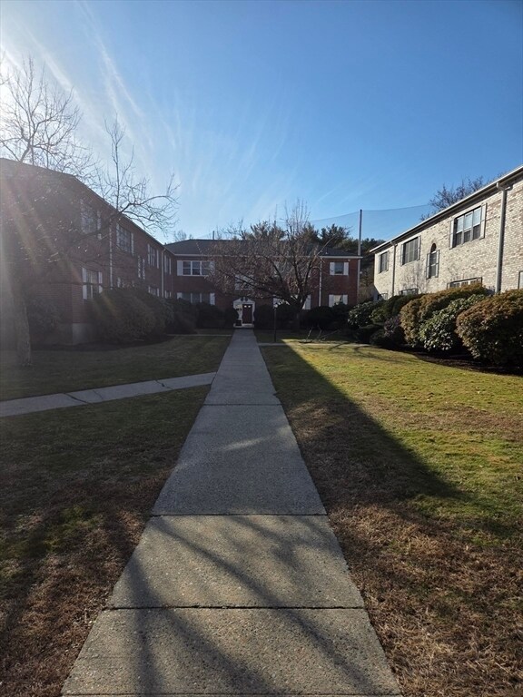 Building Photo - 190 Lake Shore Rd