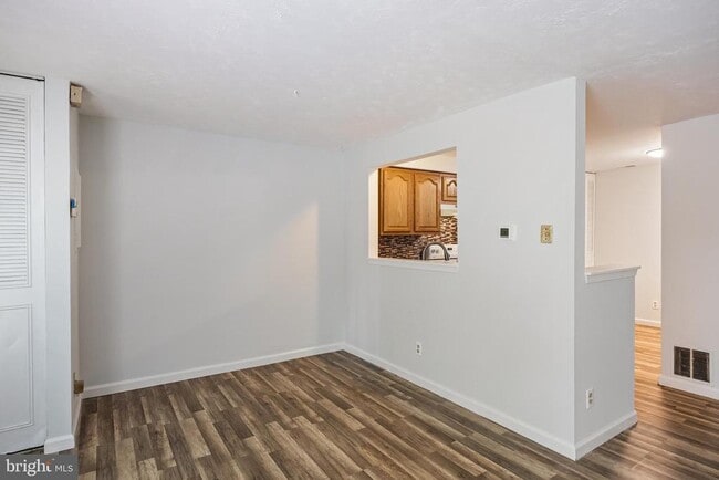 Building Photo - 2504 Greenwood Dr