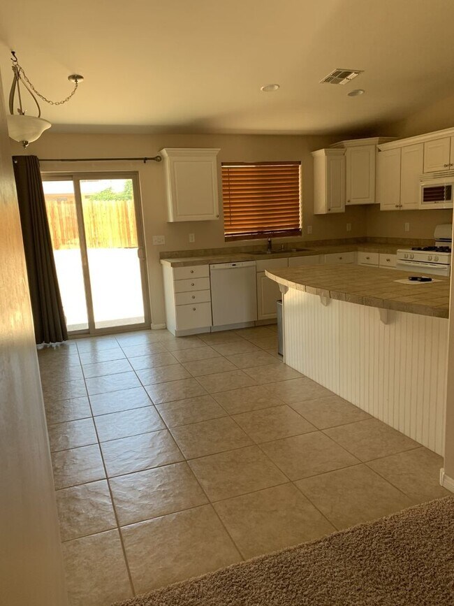Building Photo - AVAILABLE NOW $350 off First Month Rent